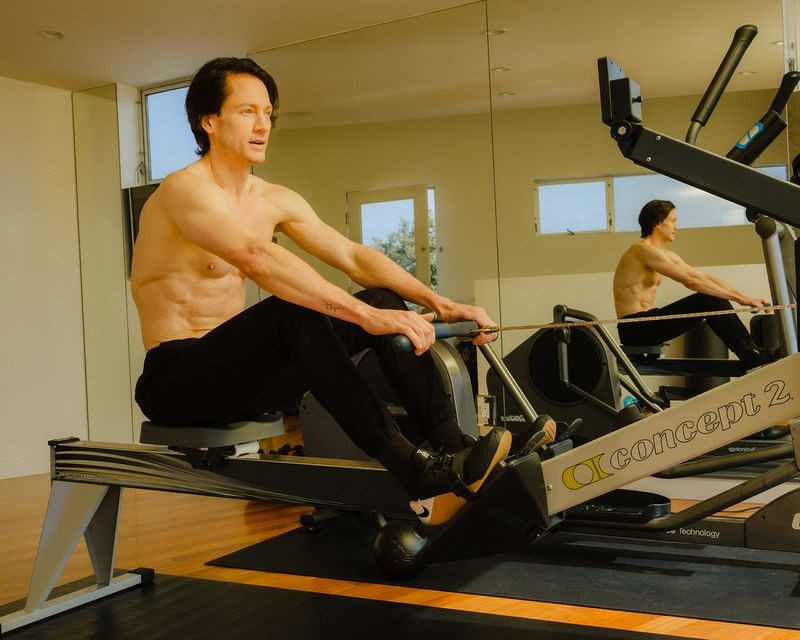 Milionário exibe ao público seu experimento para rejuvenescer