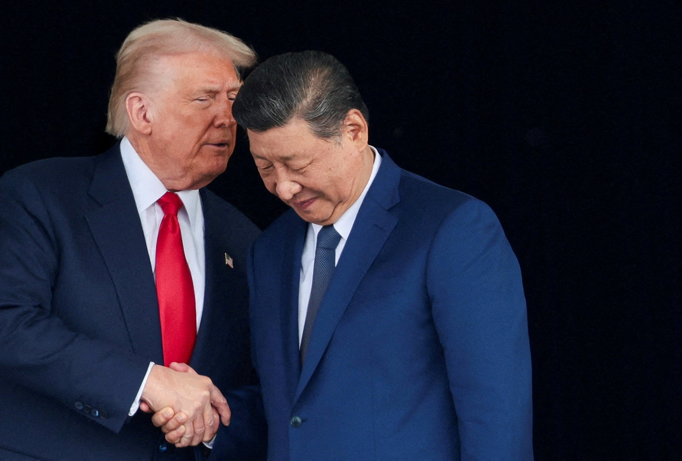 Trump cogita adiar viagem à China e insiste na ajuda de Pequim para abrir o Estreito de Ormuz