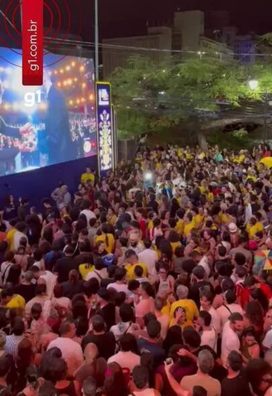 De 'zé ninguém' a ganhador do Oscar: a história do funcionário de escola que enfrentou Putin