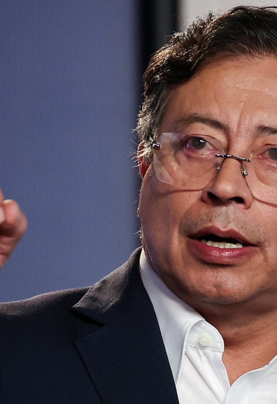 'Nunca falei com um narcotraficante em toda a minha vida', diz presidente da Colômbia