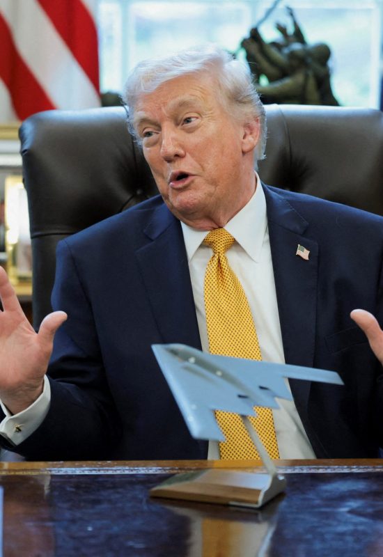 Trump diz que pediu para adiar viagem à China por causa da guerra com o Irã