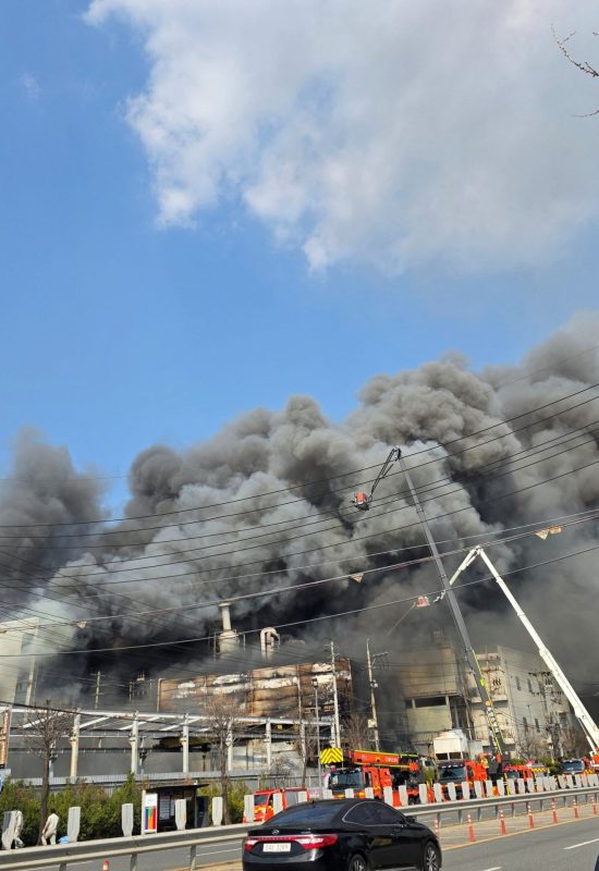 Incêndio em fábrica de autopeças deixa 10 mortos na Coreia do Sul