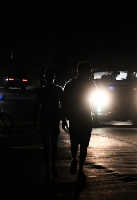 Cuba sofre novo apagão total; 10 milhões estão sem energia após colapso da rede elétrica