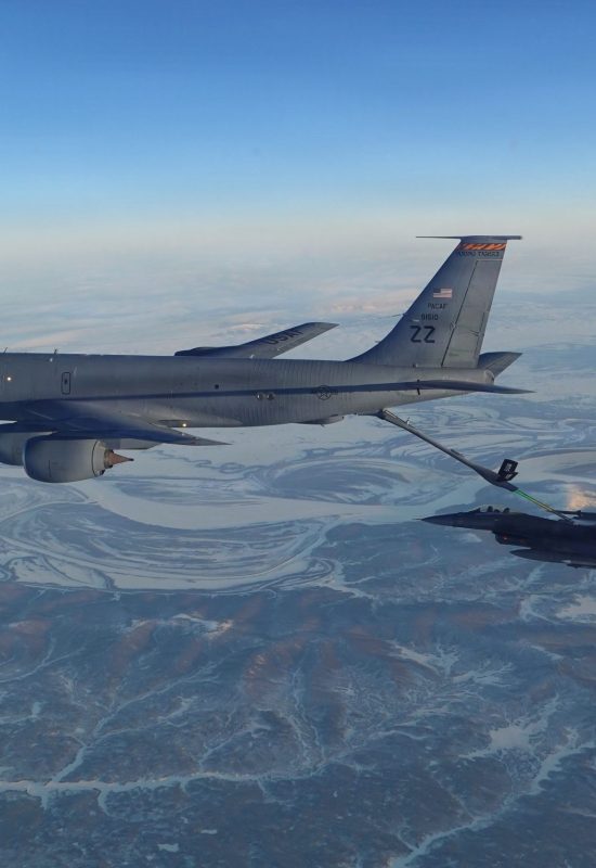 Cinco aviões-tanque dos EUA foram atingidos por mísseis iranianos em base na Arábia Saudita, diz jornal