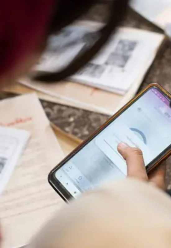 Conexões secretas na fronteira e redes privadas: como iranianos desesperados mantêm contato com familiares no exterior