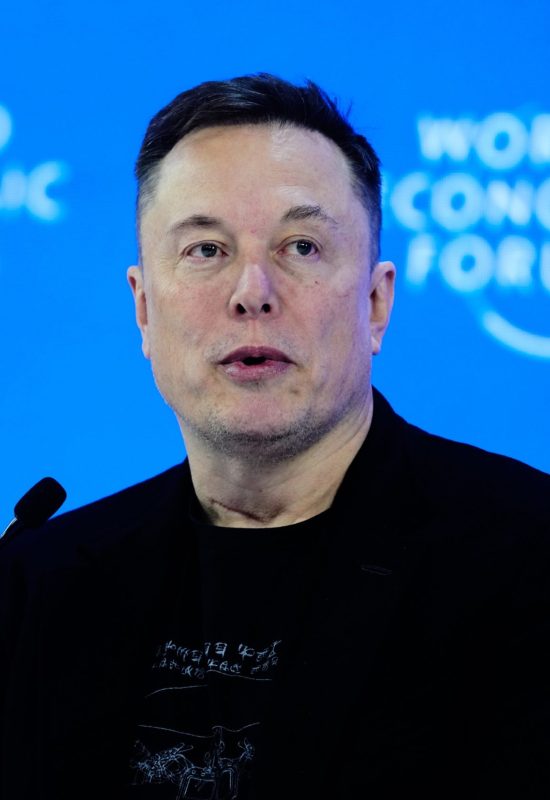 Como Musk aumentou sua fortuna em quase US$ 500 bilhões em um ano