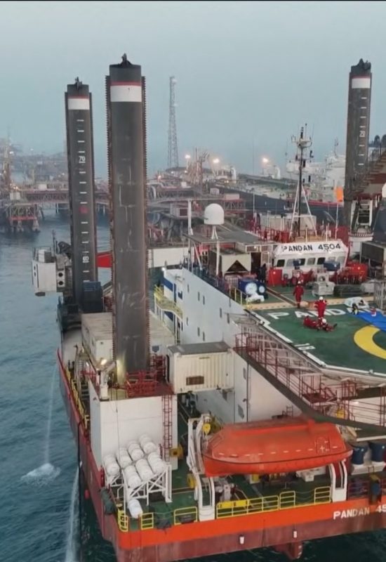 EUA permitem que países comprem petróleo russo retido no mar por 30 dias