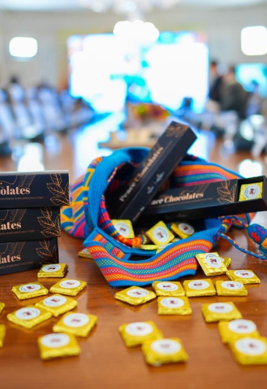 Bombardeio na fronteira deixou 27 corpos carbonizados, diz Petro em meio a tensões com o Equador